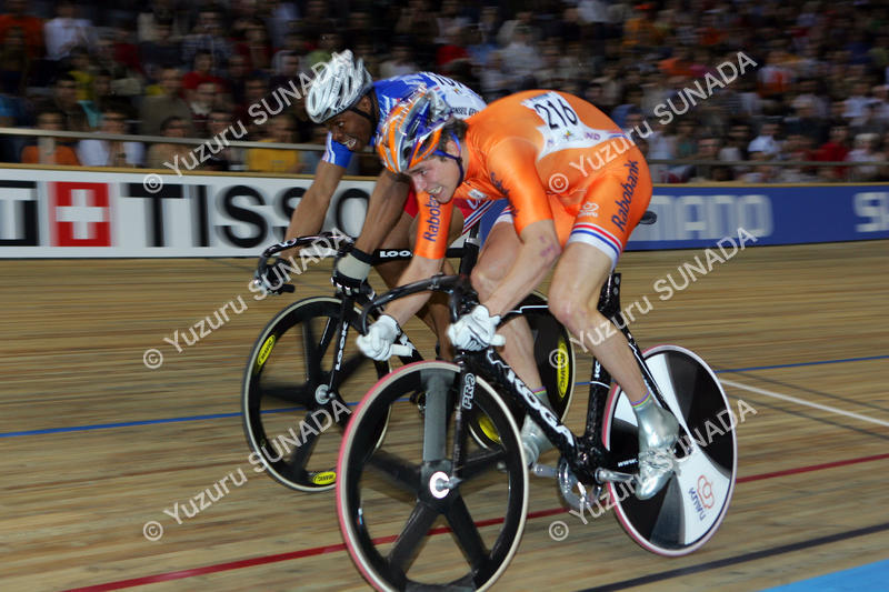 BOS-BAUGE002p.jpg